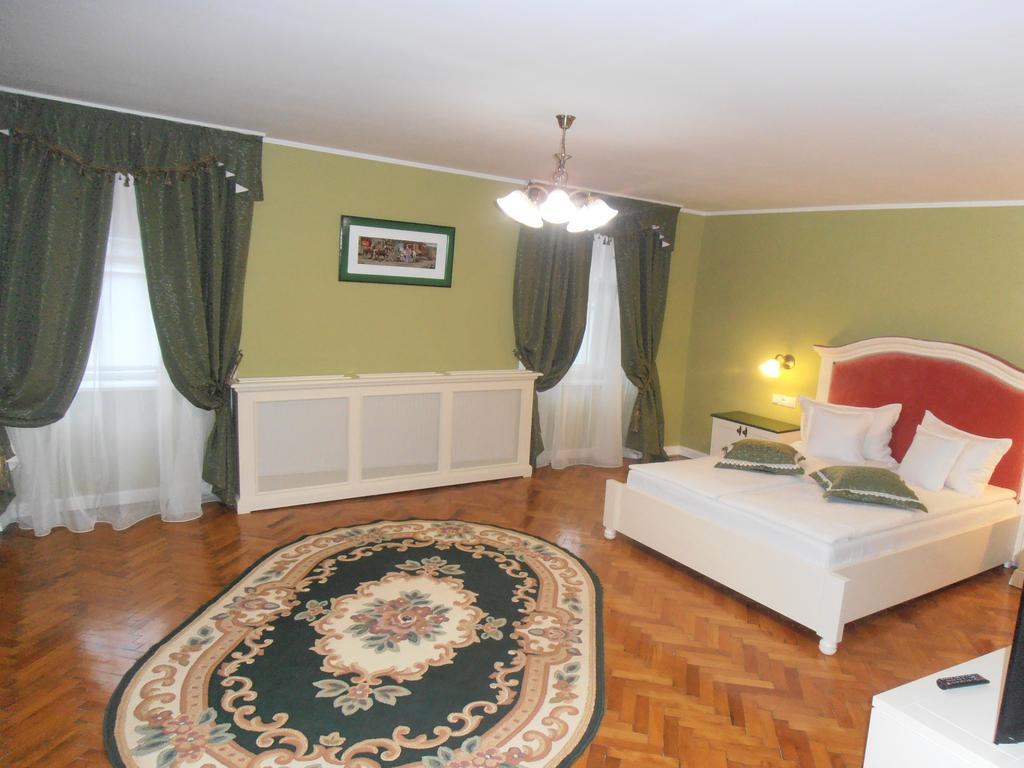 Zum Weissen Lamm Residence Сибиу Стая снимка