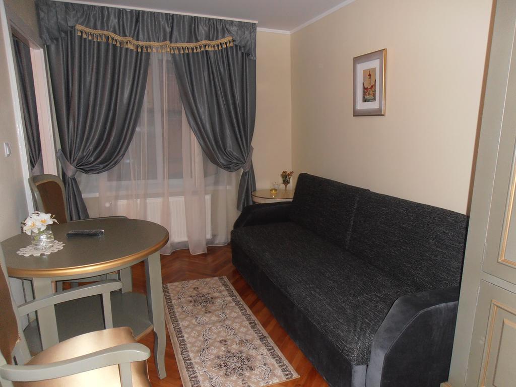 Zum Weissen Lamm Residence Сибиу Стая снимка